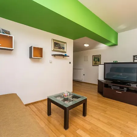 Malenica Guest house 3*