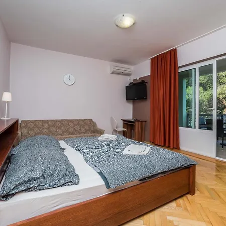 Malenica Guest house 3*